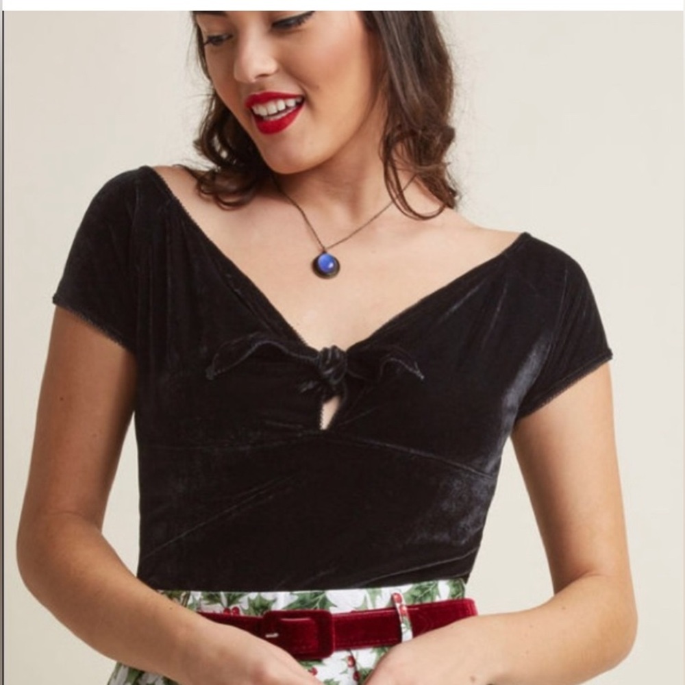 NWT Hell Bunny keyhole velvet top
